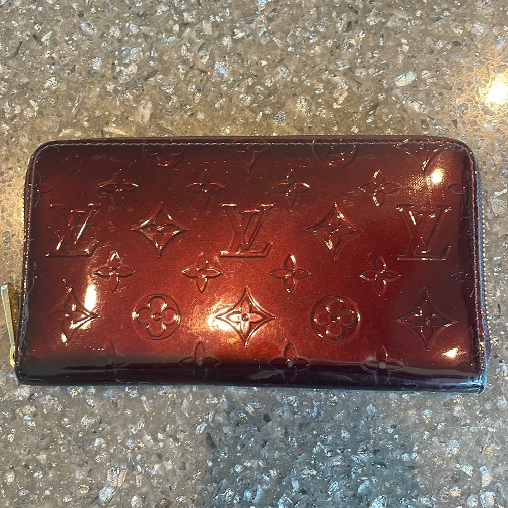 Louis Vuitton vernis zippy wallet